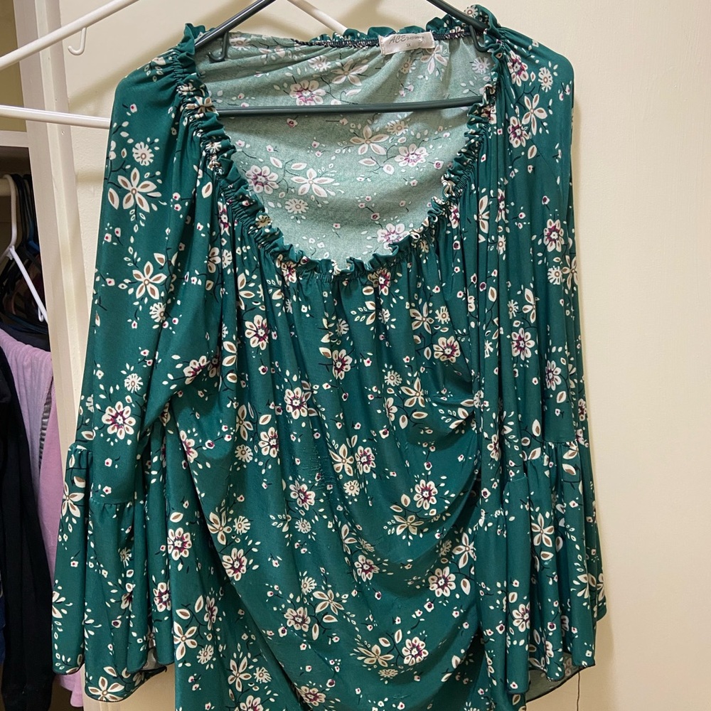 plus size flowy sleeve green top